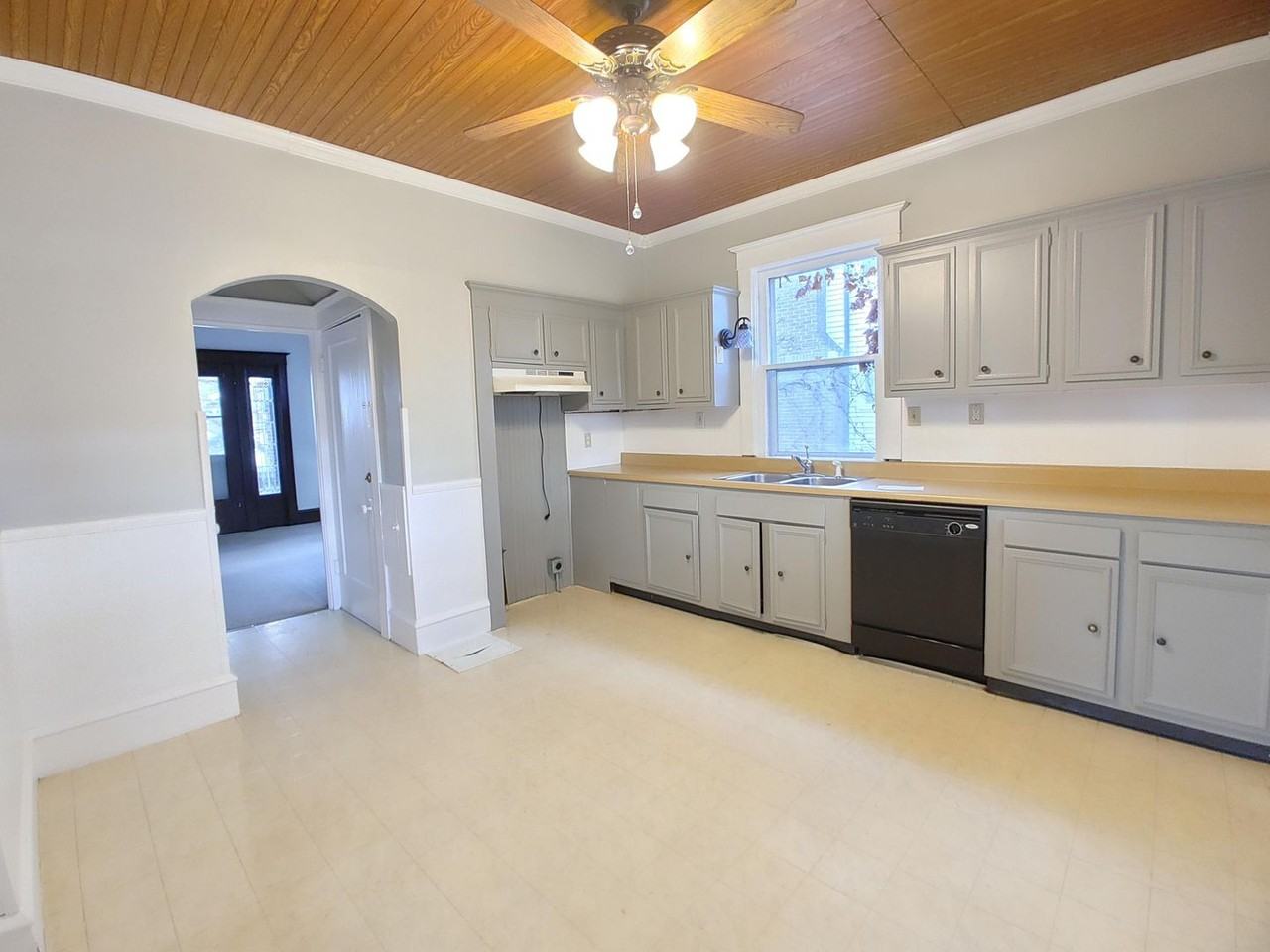 305 Phoenix Ave - Photo 6 of 14
