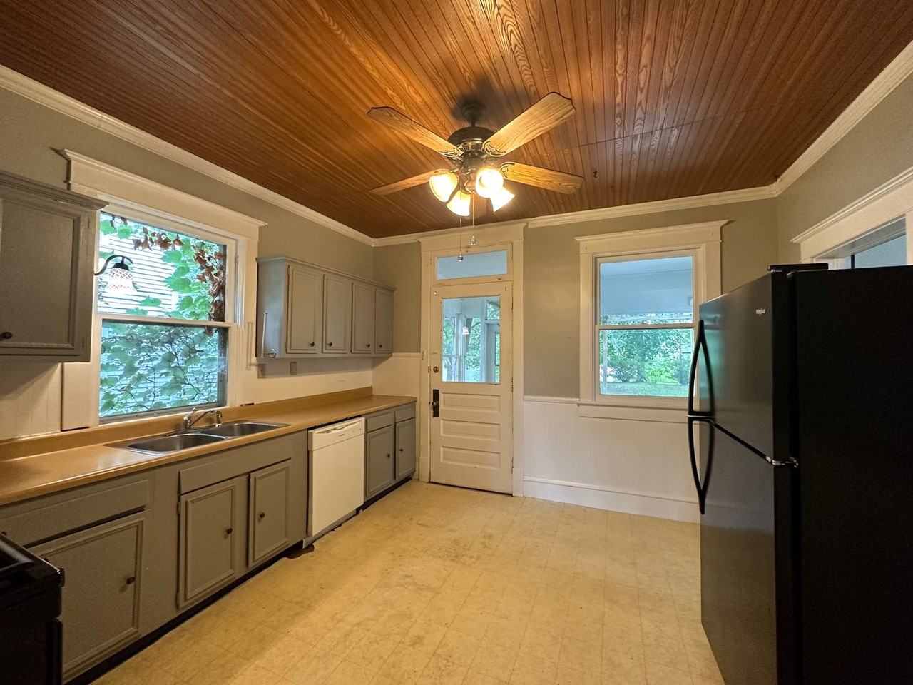 305 Phoenix Ave - Photo 7 of 14