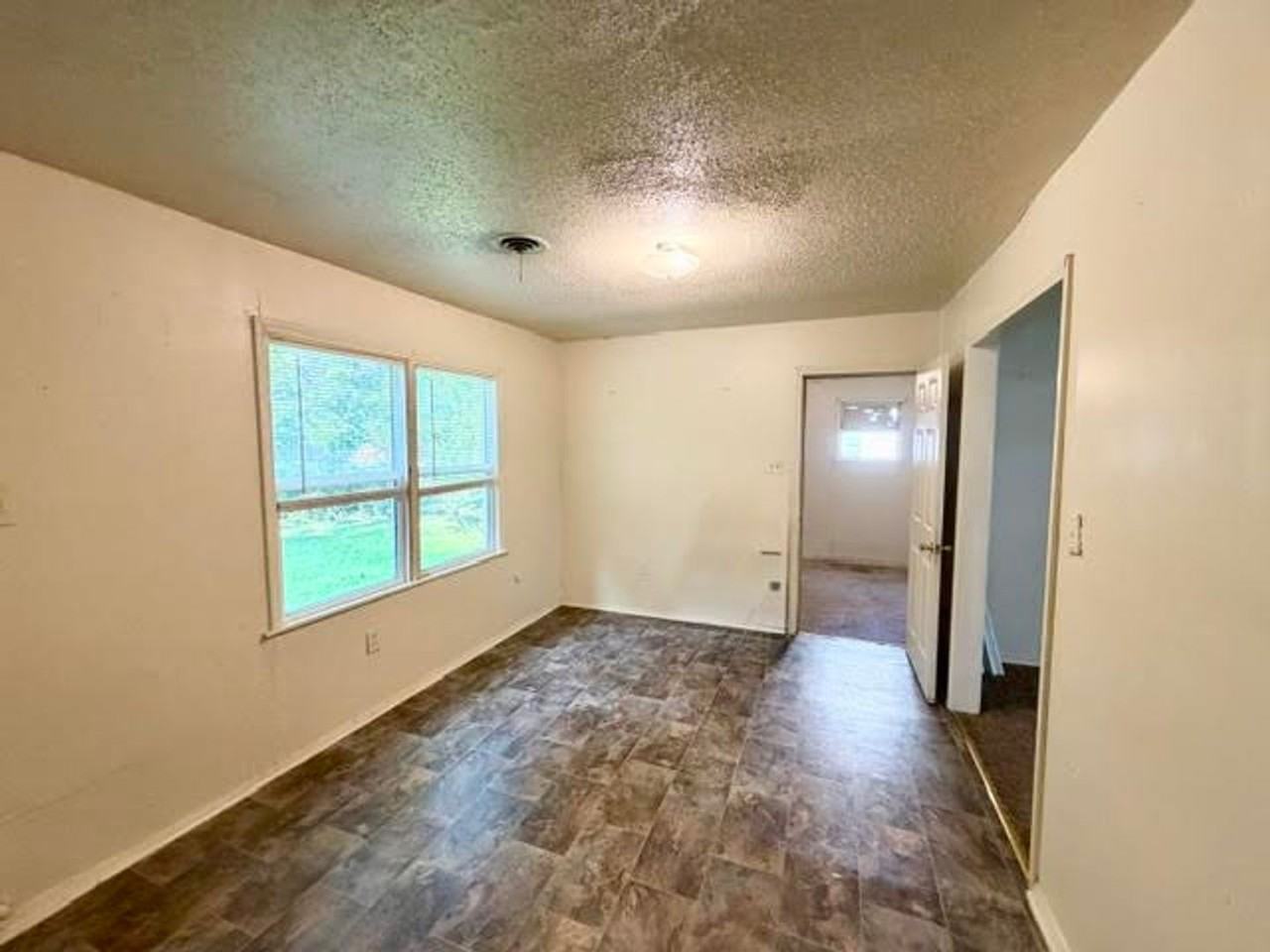 122 Meadowbrook St - Photo 3 of 12