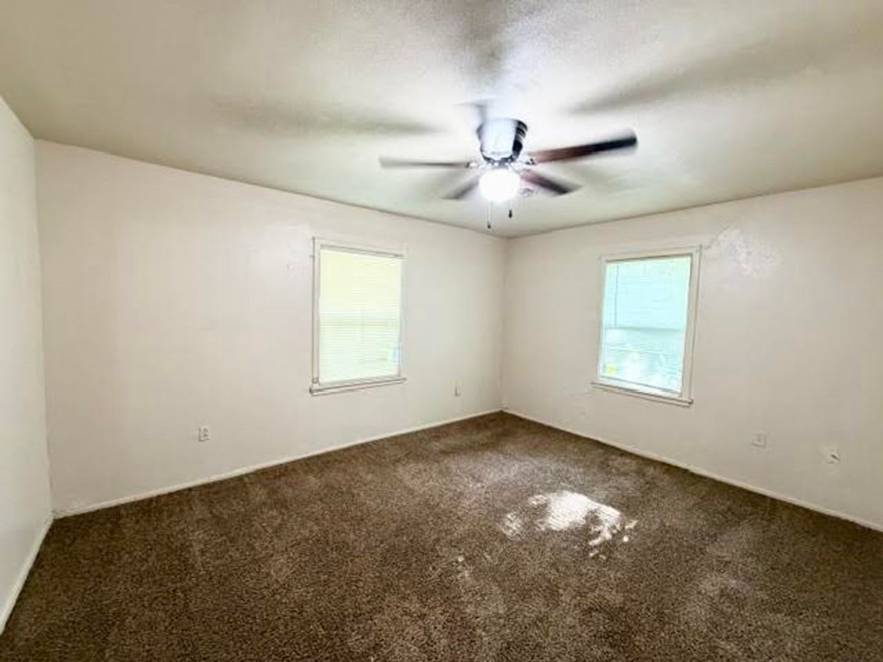 122 Meadowbrook St - Photo 7 of 12