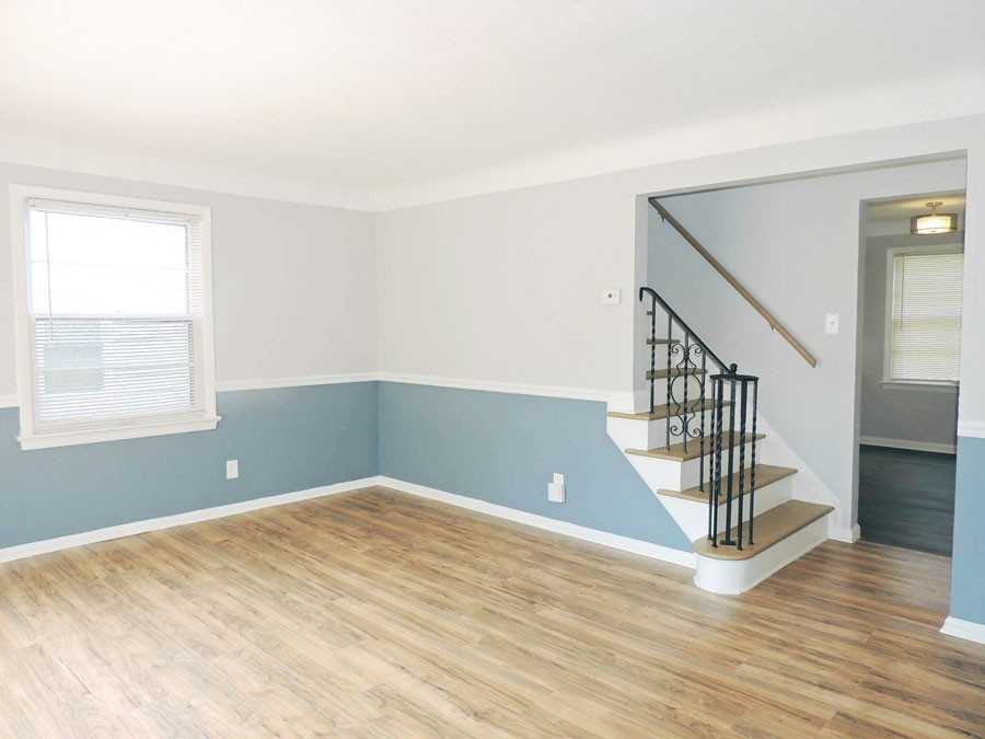 18201 Hazelwood Ave - Photo 2 of 15