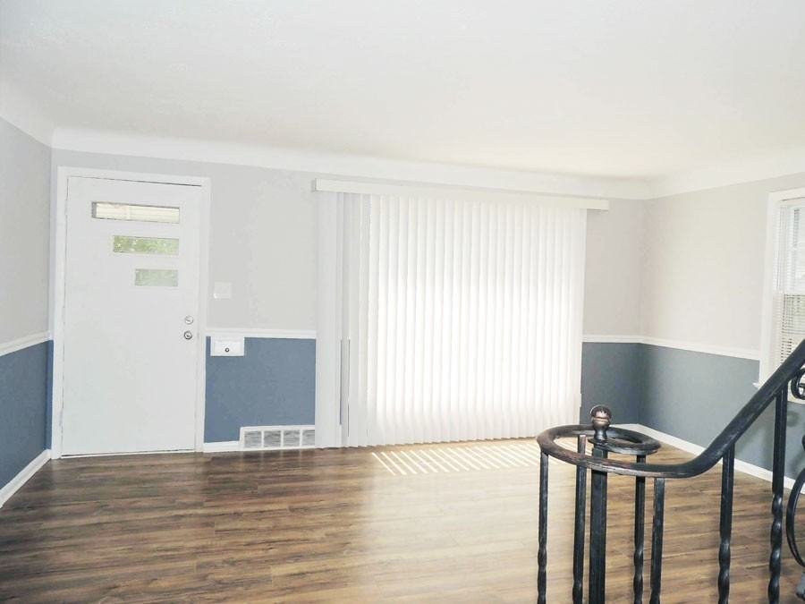 18201 Hazelwood Ave - Photo 3 of 15