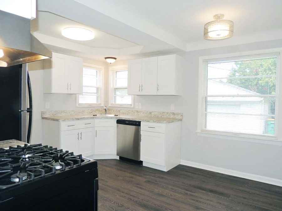 18201 Hazelwood Ave - Photo 4 of 15
