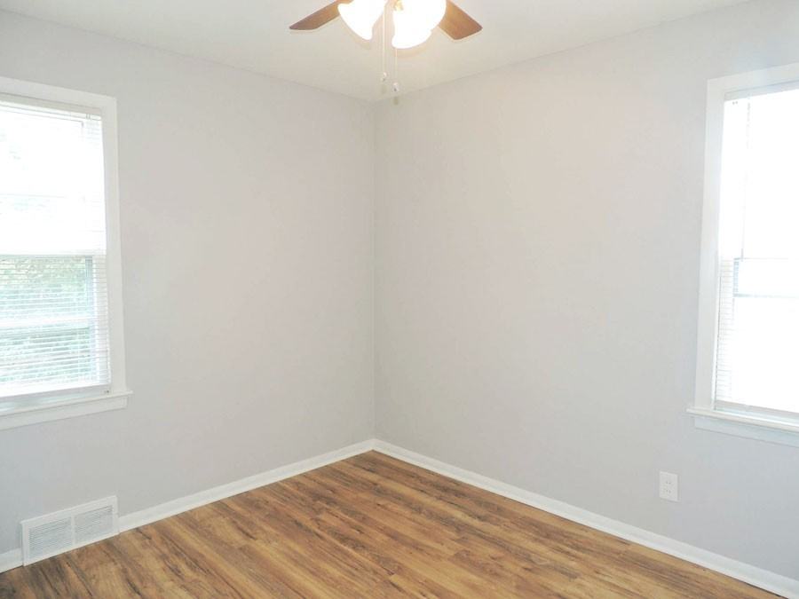 18201 Hazelwood Ave - Photo 7 of 15