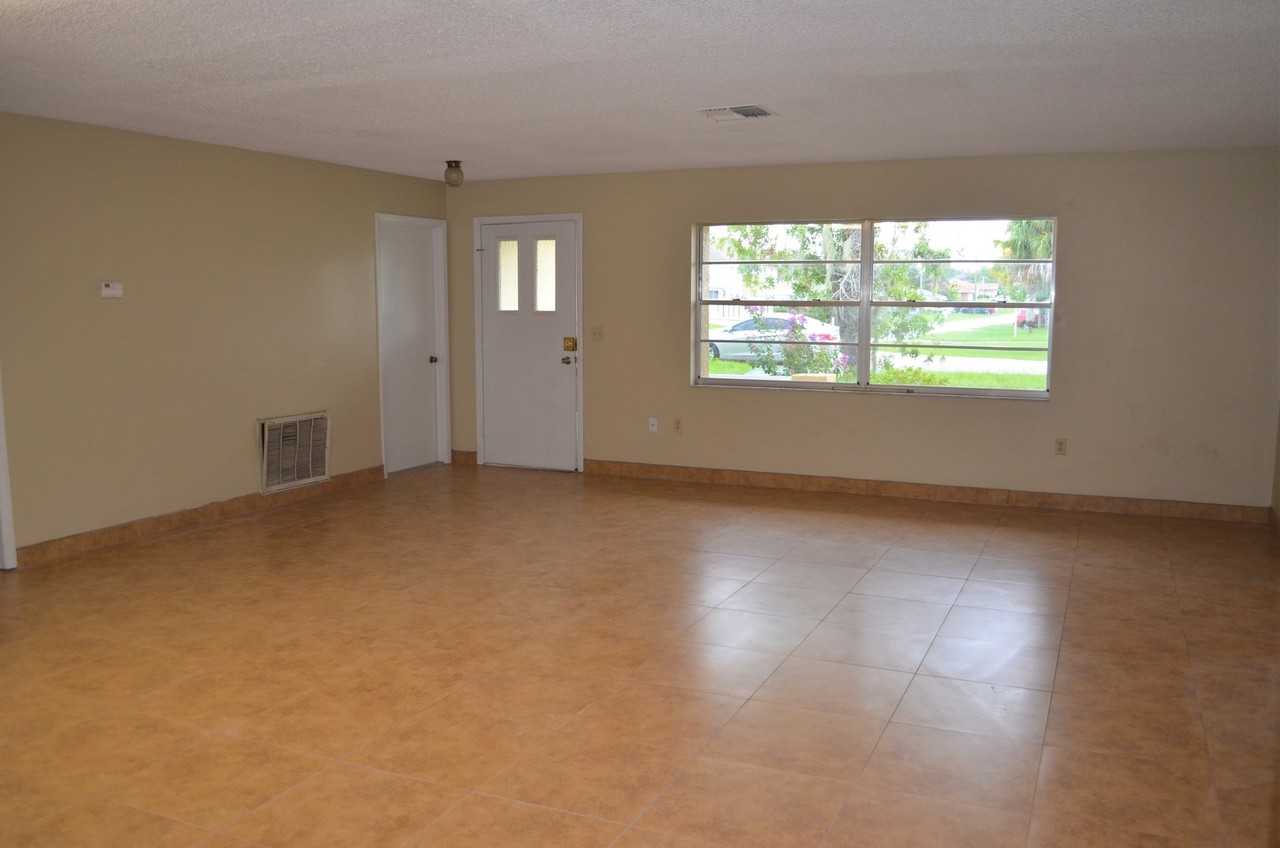 4413 Quintara St - Photo 4 of 23