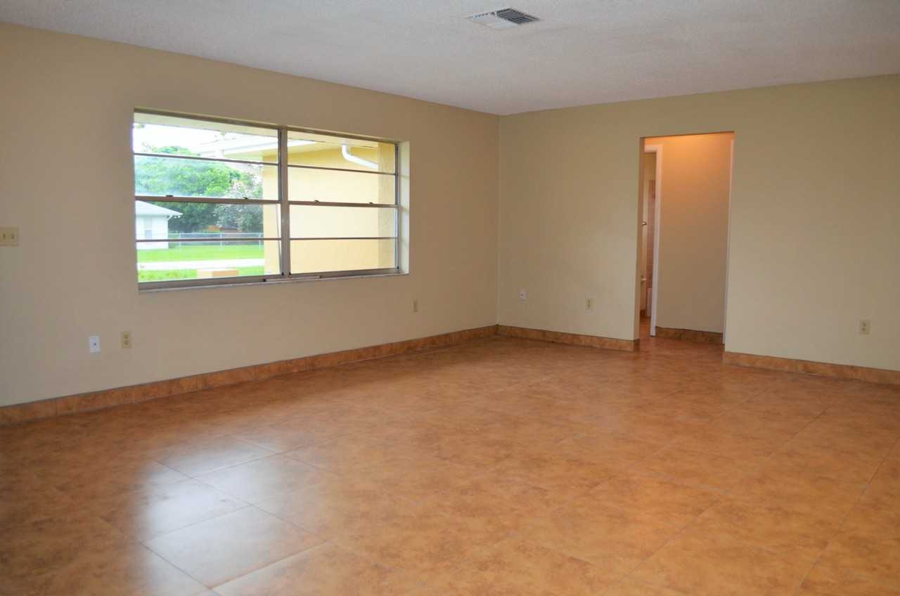 4413 Quintara St - Photo 5 of 23