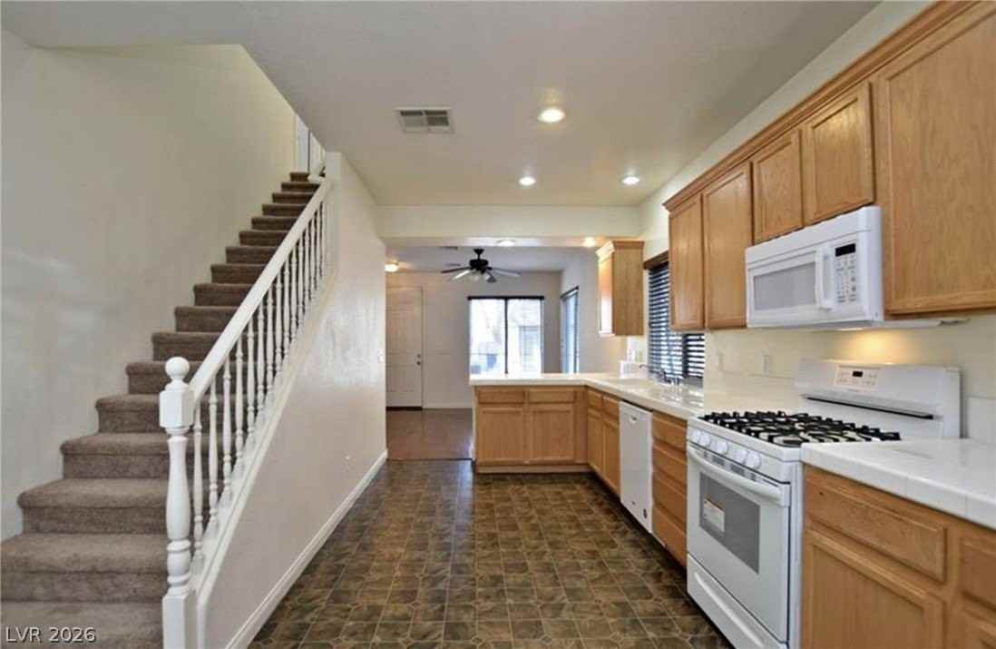 8273 Annual Ridge St - Photo 4 of 25