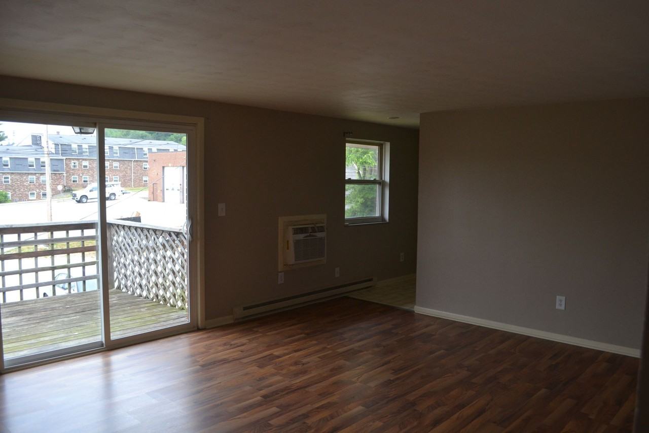 Martinsville Apartments - Photo 2 of 8