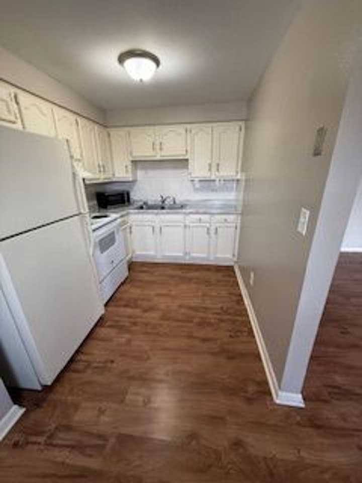 Martinsville Apartments - Photo 6 of 8
