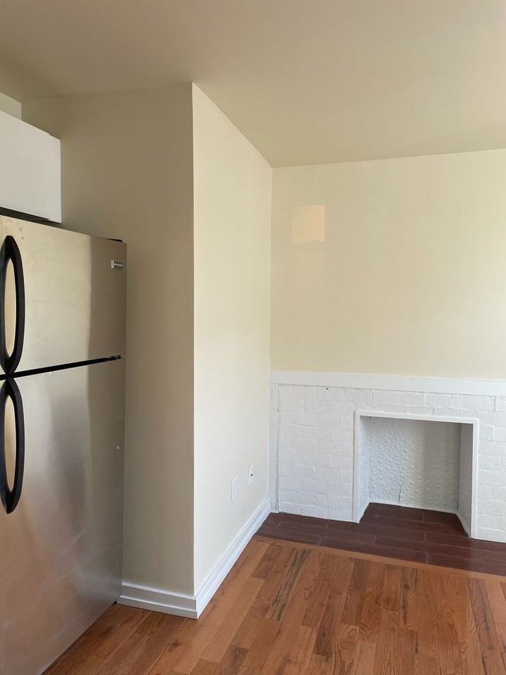 415 S Broad St - Photo 3 of 6