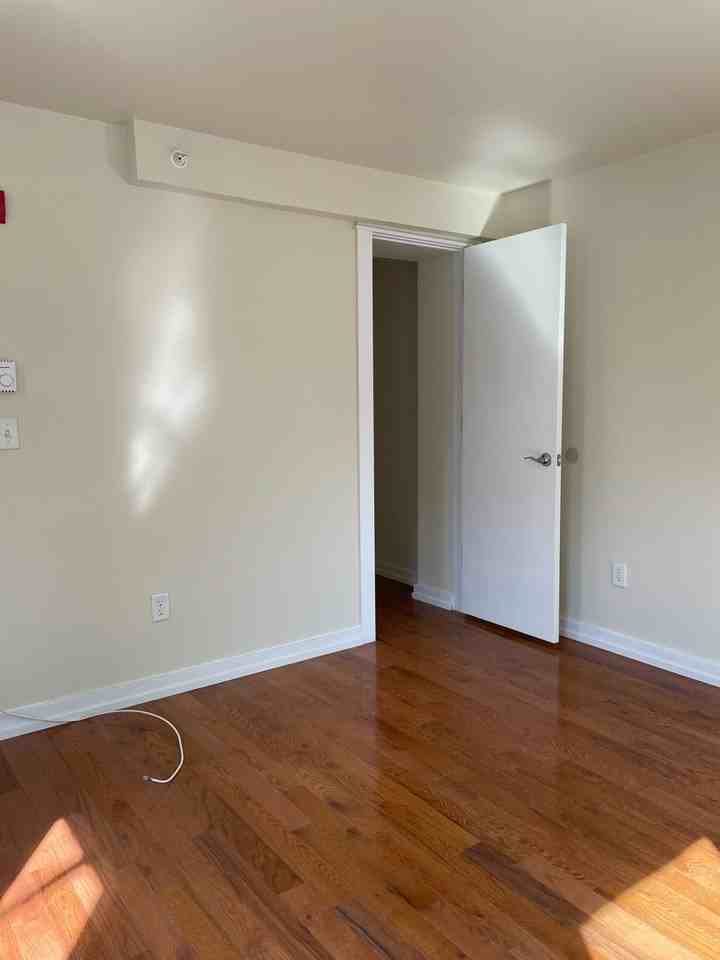 415 S Broad St - Photo 4 of 6