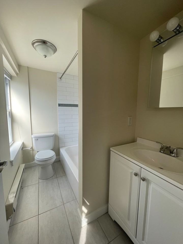 415 S Broad St - Photo 5 of 6