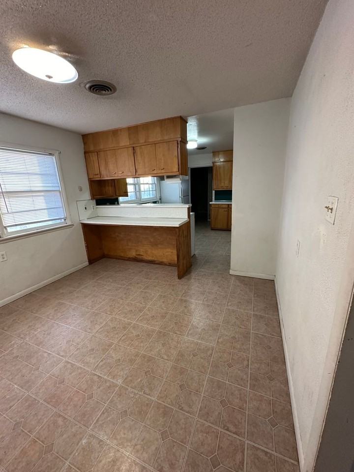 801 W Yucca Ave - Photo 6 of 24