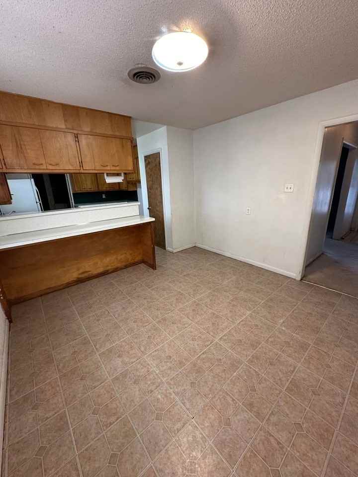 801 W Yucca Ave - Photo 7 of 24