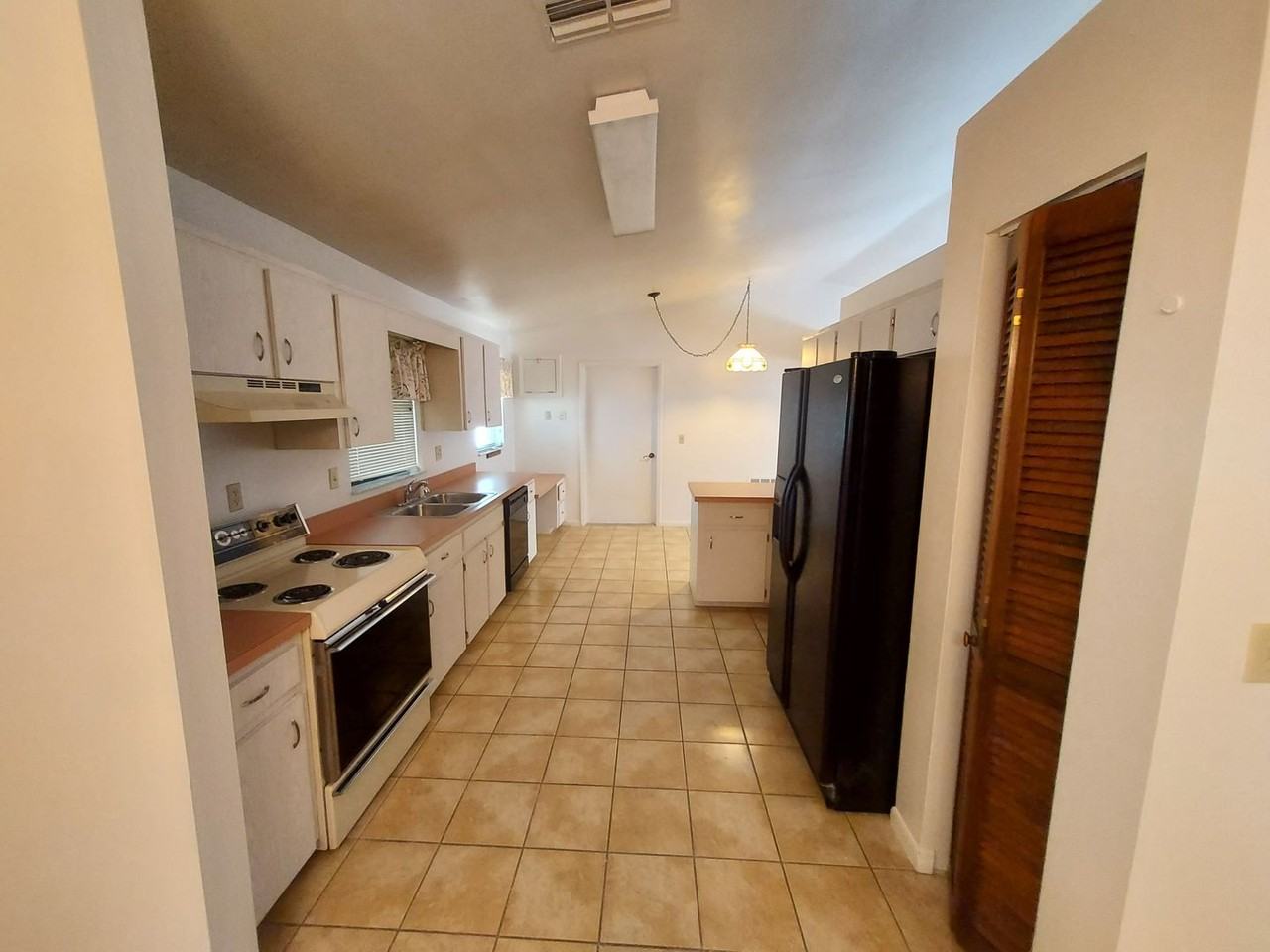 9706 Sw 30th Ter - Photo 4 of 16
