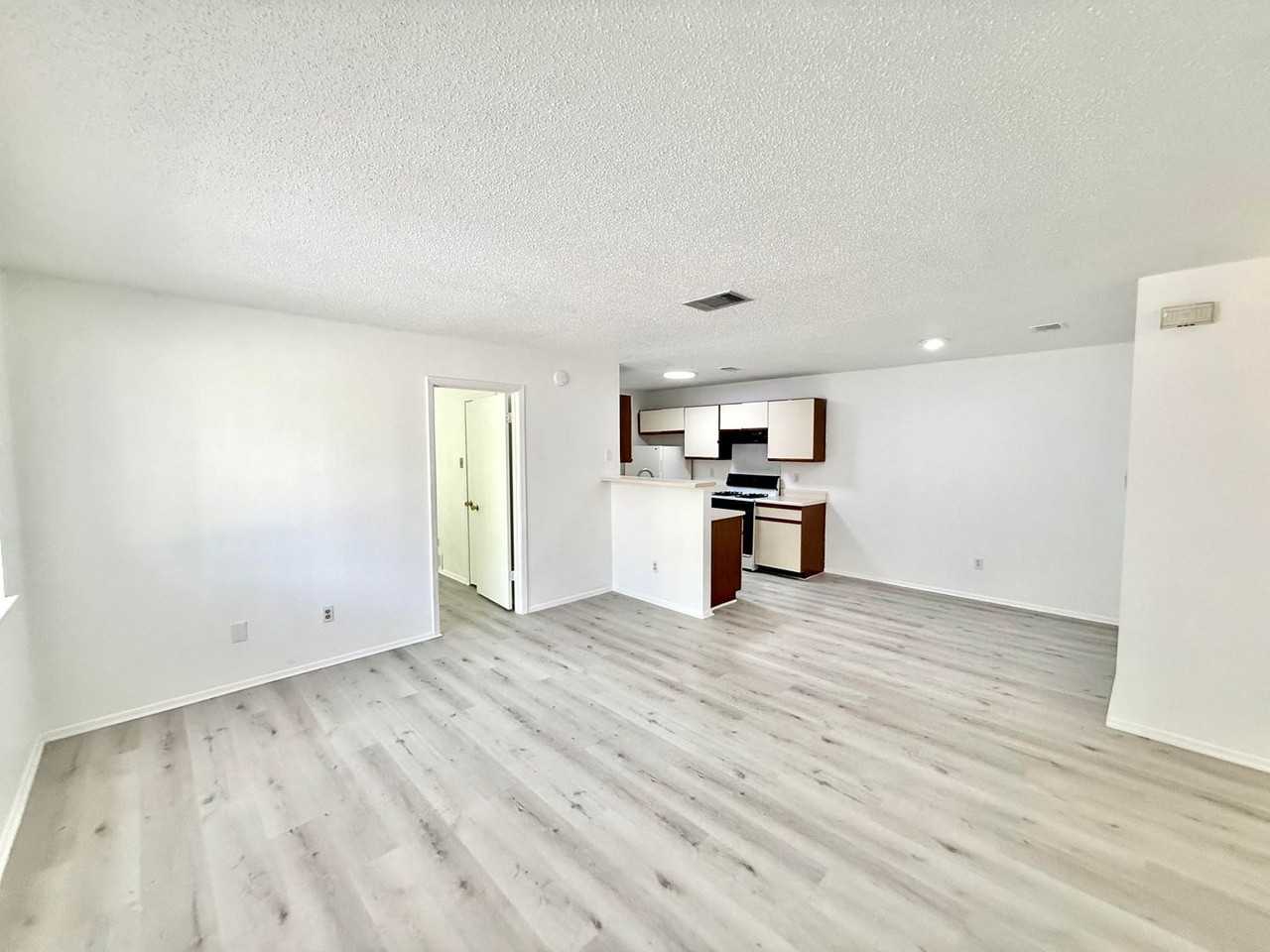 403 Country Aire Dr - Photo 3 of 12