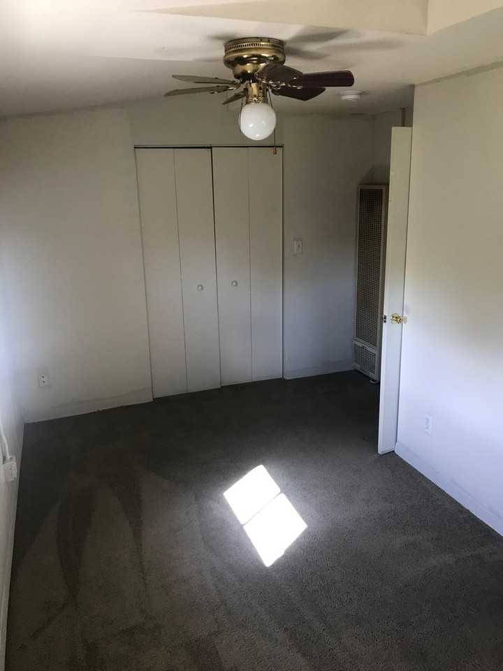919 Church St - Photo 5 of 6