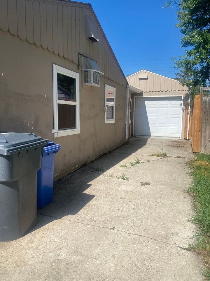 2113 Ivy Ave - Photo 3 of 14