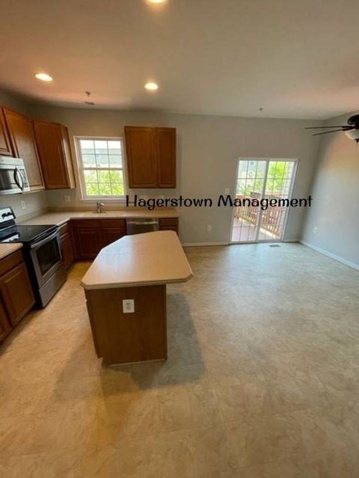 18319 Roy Croft Dr - Photo 3 of 15