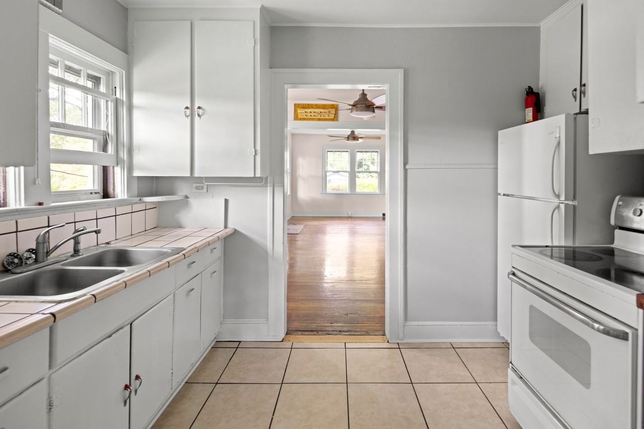 39 Adams St - Photo 6 of 14