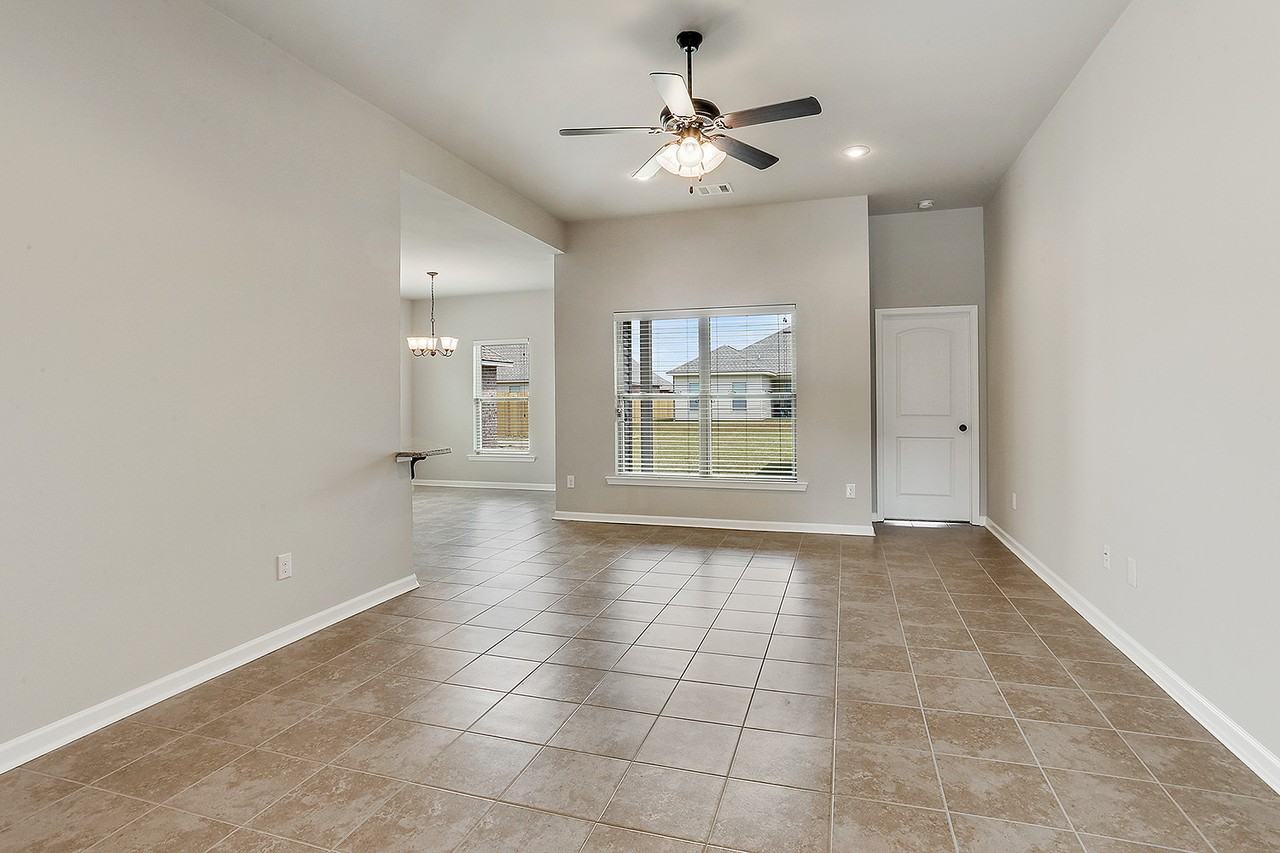 18322 Sunset Park Dr - Photo 2 of 13