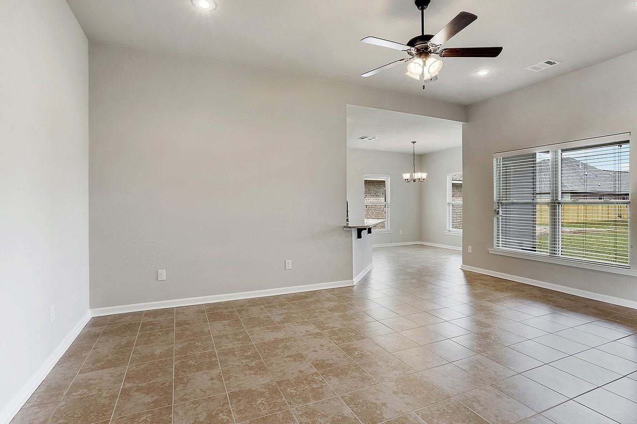 18322 Sunset Park Dr - Photo 3 of 13