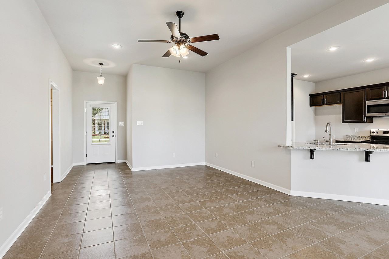 18322 Sunset Park Dr - Photo 4 of 13