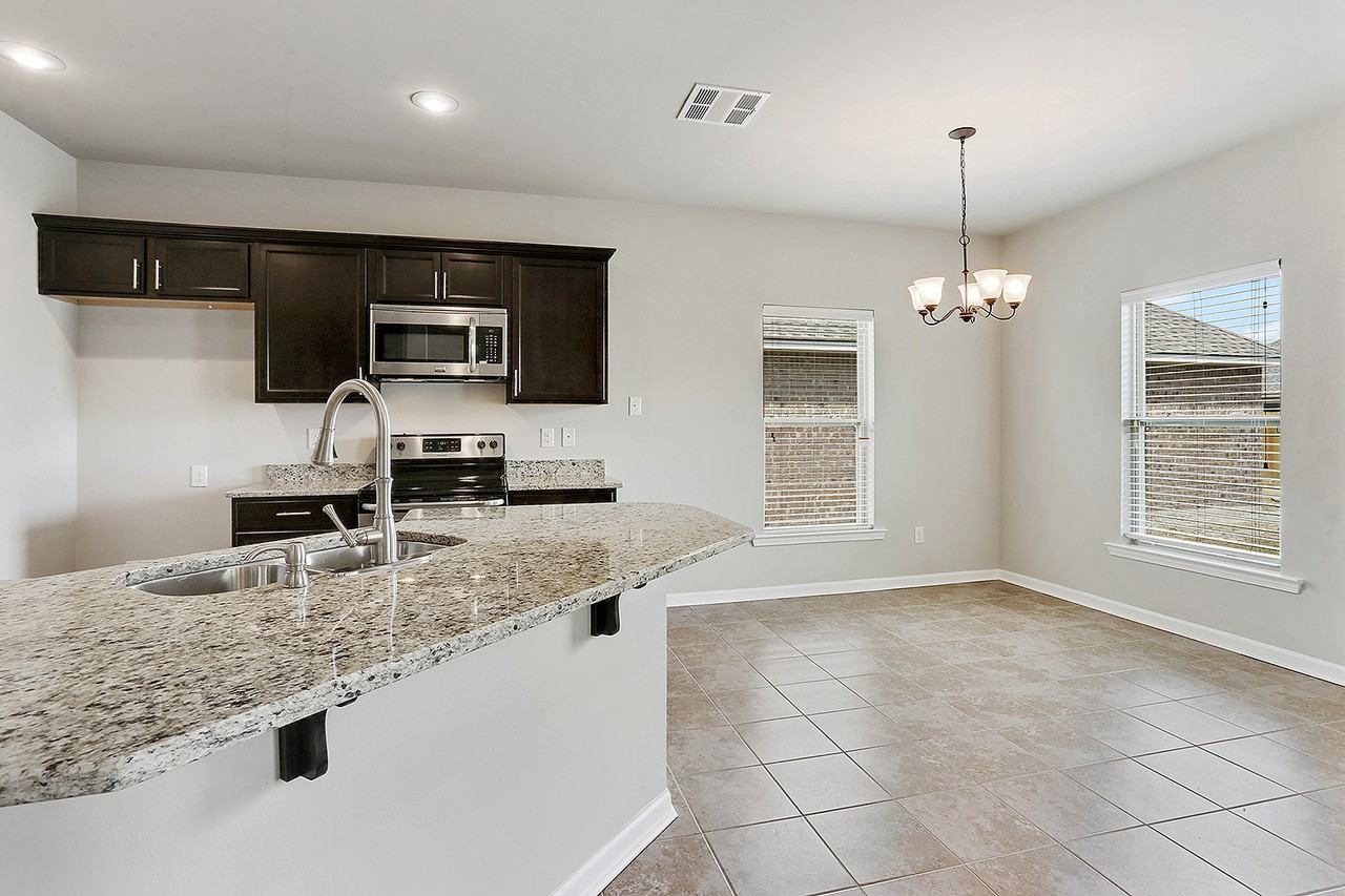 18322 Sunset Park Dr - Photo 5 of 13