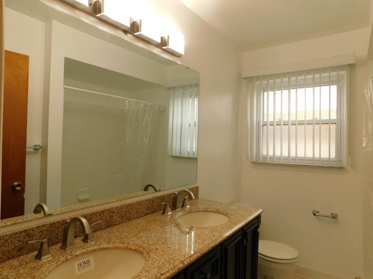 2831 Marshall St - Photo 5 of 17