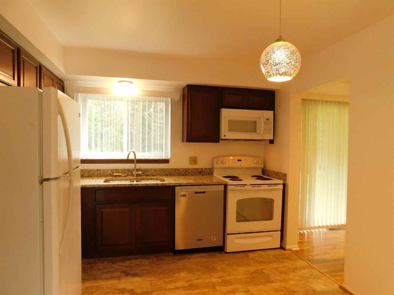 2831 Marshall St - Photo 7 of 17