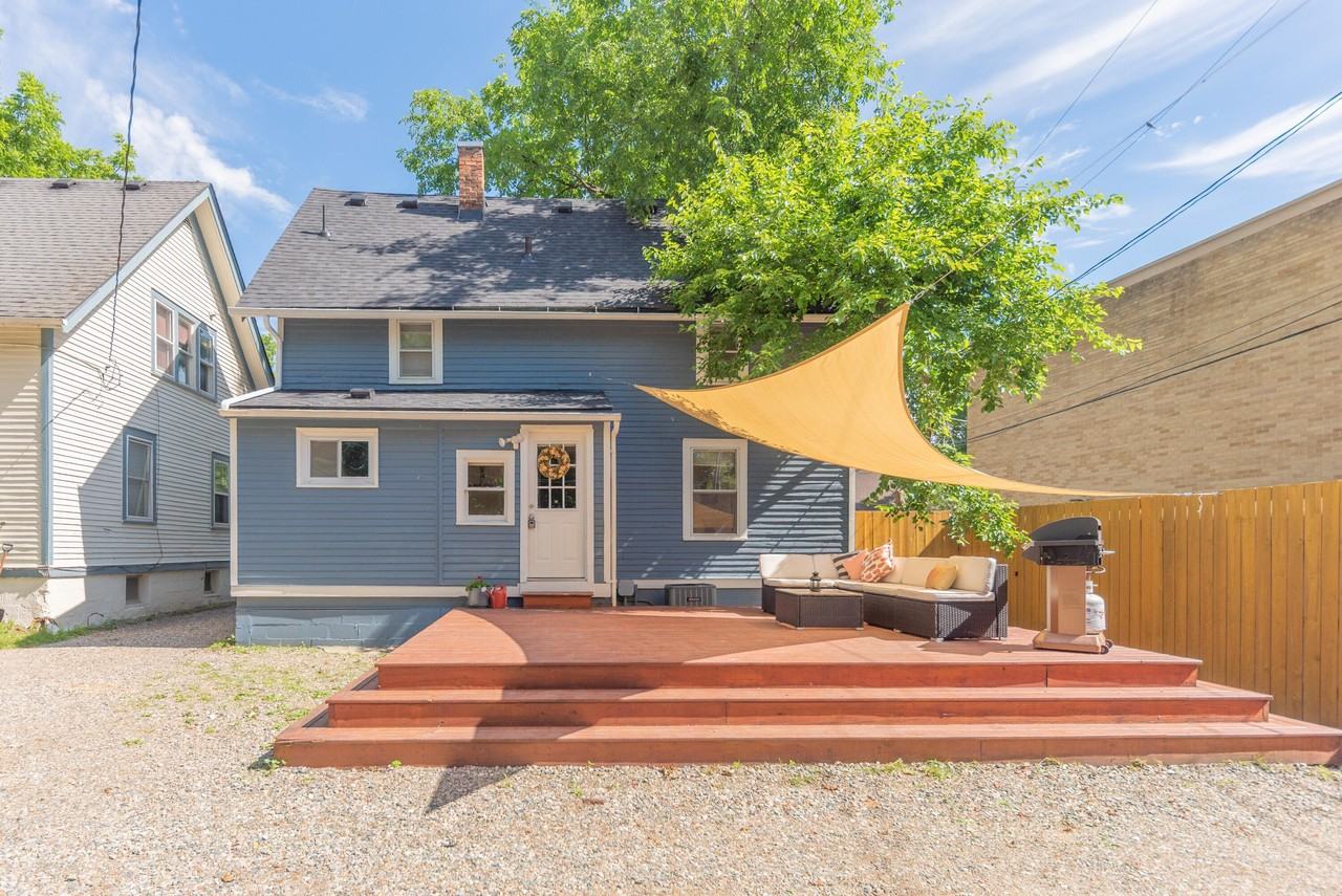 1123 W Huron St - Photo 3 of 50