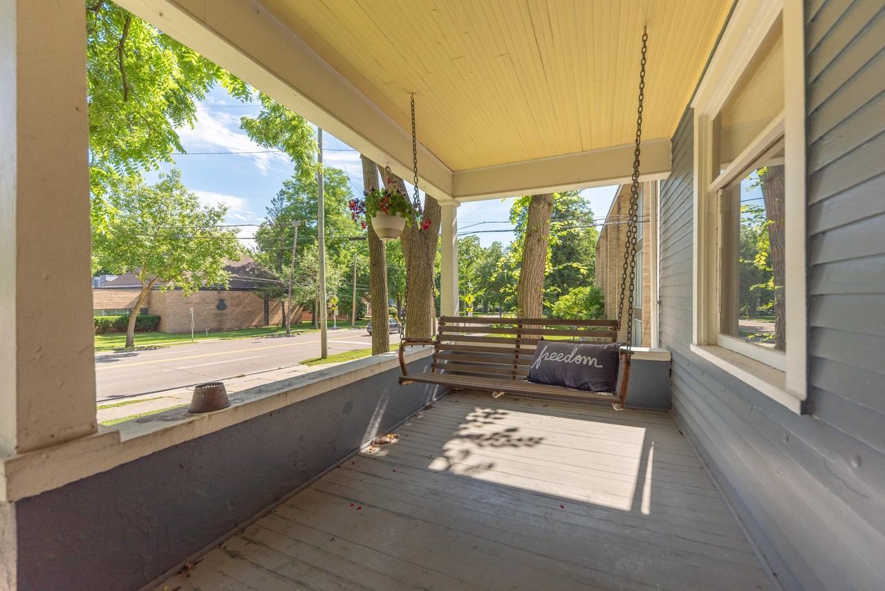 1123 W Huron St - Photo 5 of 50