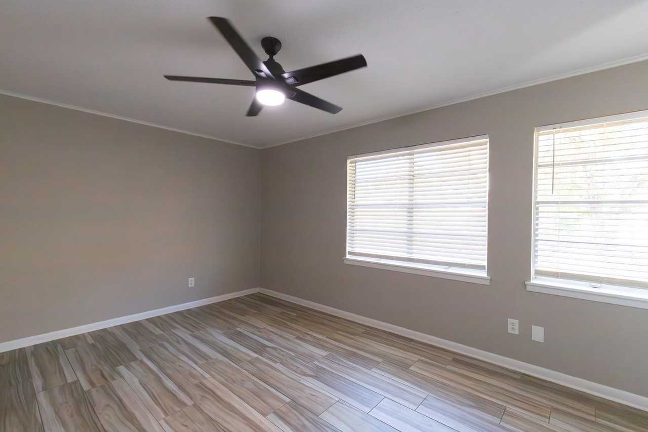 2132 Urbandale St - Photo 4 of 9