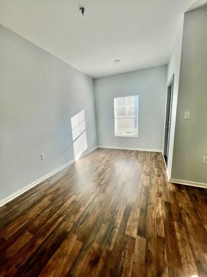 Gamble St Apartments - Photo 5 of 8