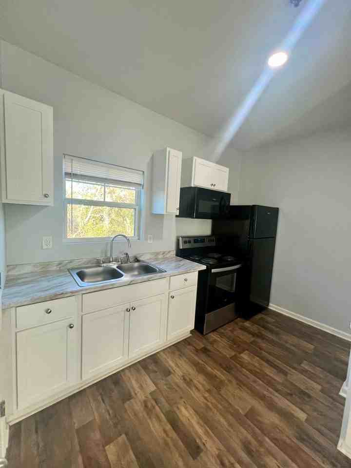 Gamble St Apartments - Photo 7 of 8