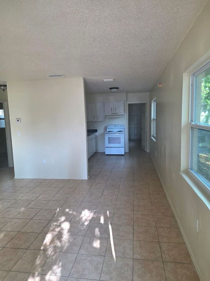 5608 7th Street Ct E - Photo 2 of 10