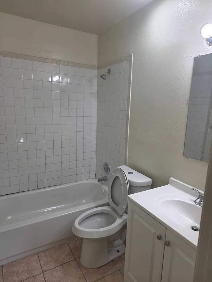 5608 7th Street Ct E - Photo 5 of 10