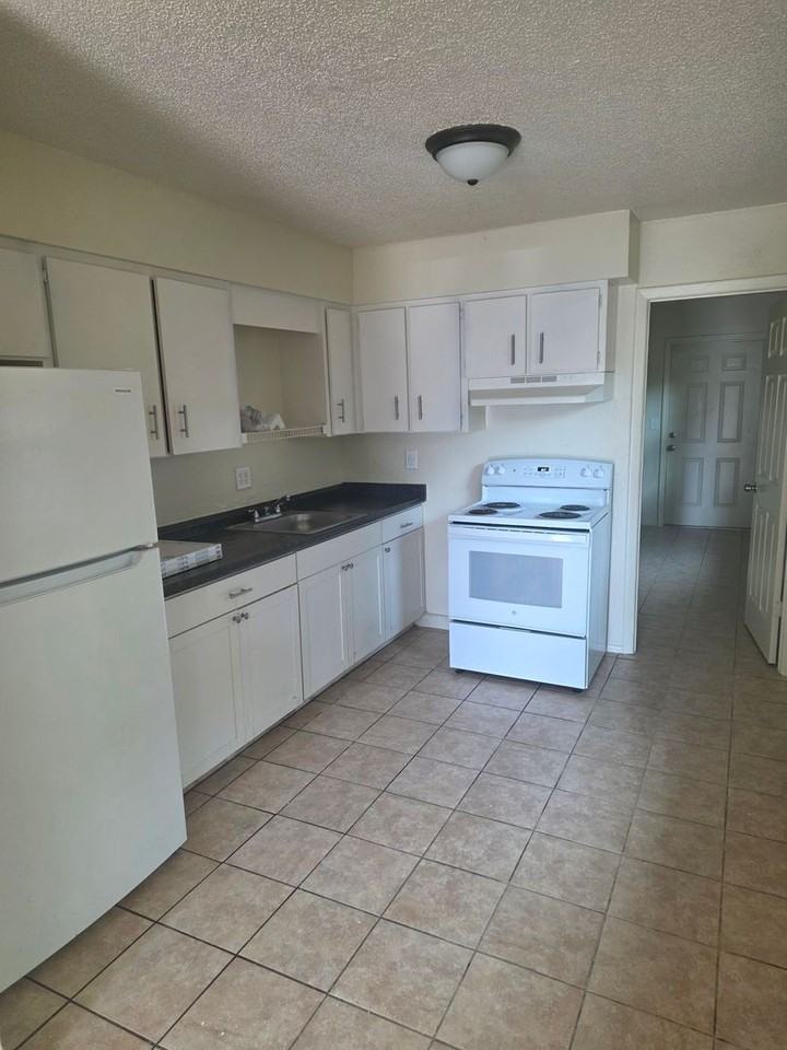 5608 7th Street Ct E - Photo 6 of 10