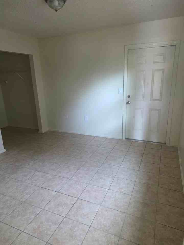 5608 7th Street Ct E - Photo 7 of 10