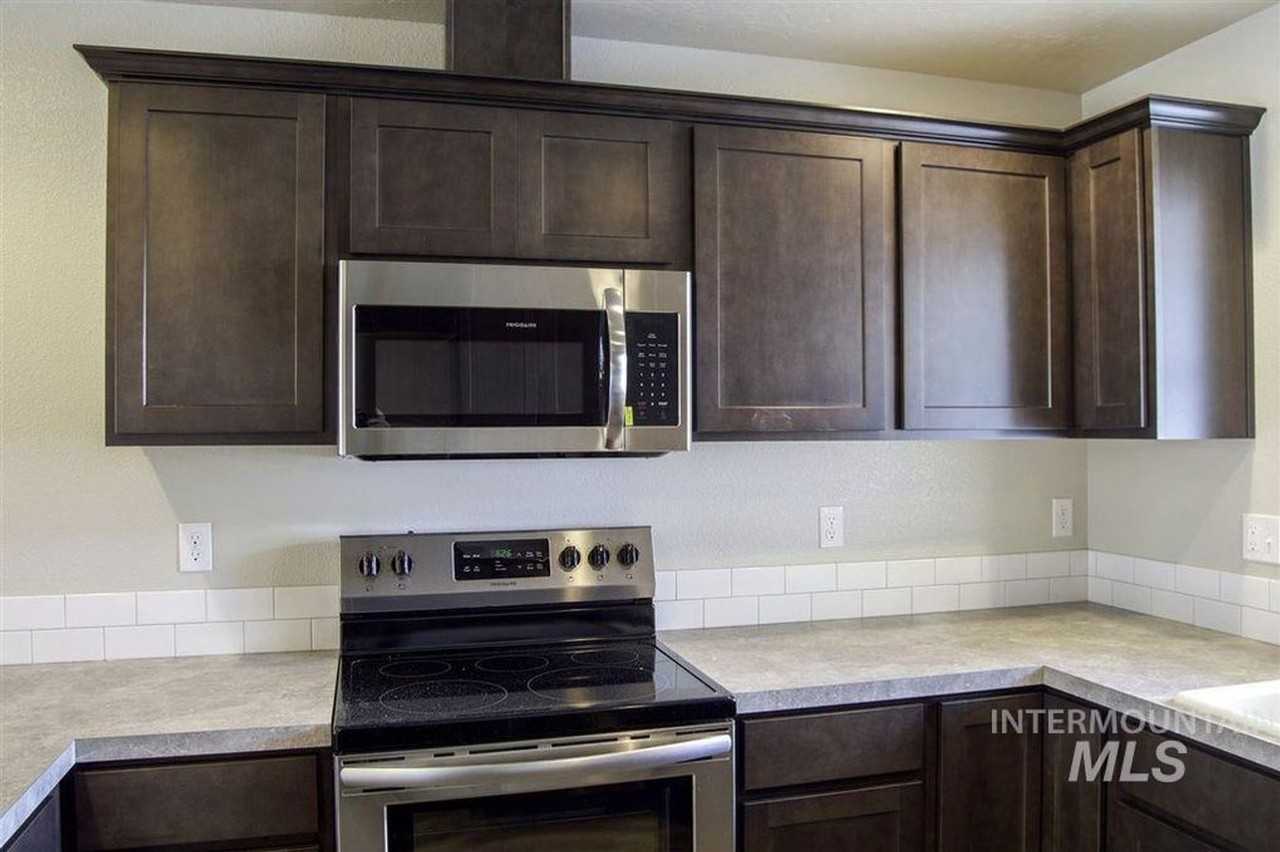 3141 Nw 11th Ave - Photo 3 of 9