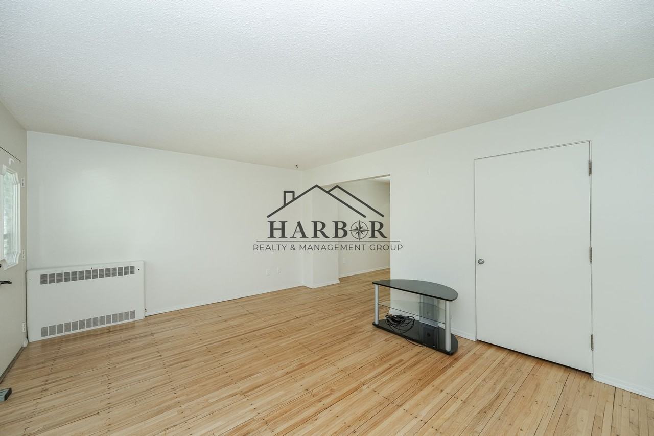 712 10th Ave Se - Photo 3 of 21