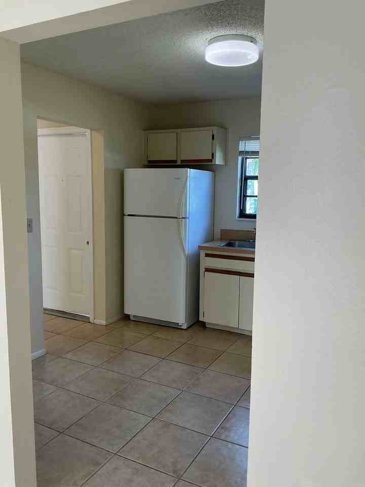 1537 Se Arenson Ln - Photo 4 of 9