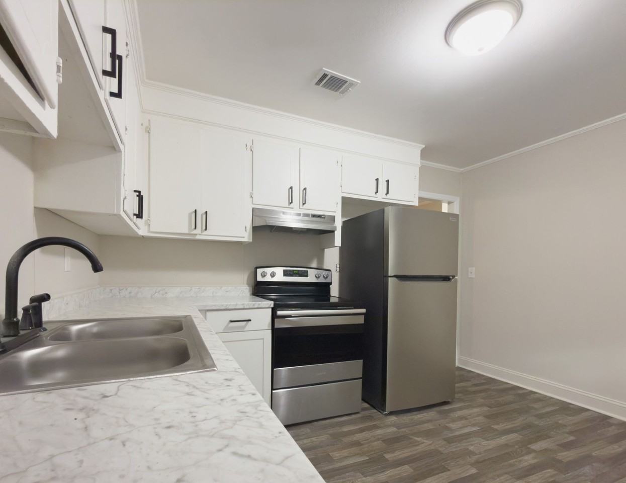 1533 N Avalon Triplex - Photo 2 of 16