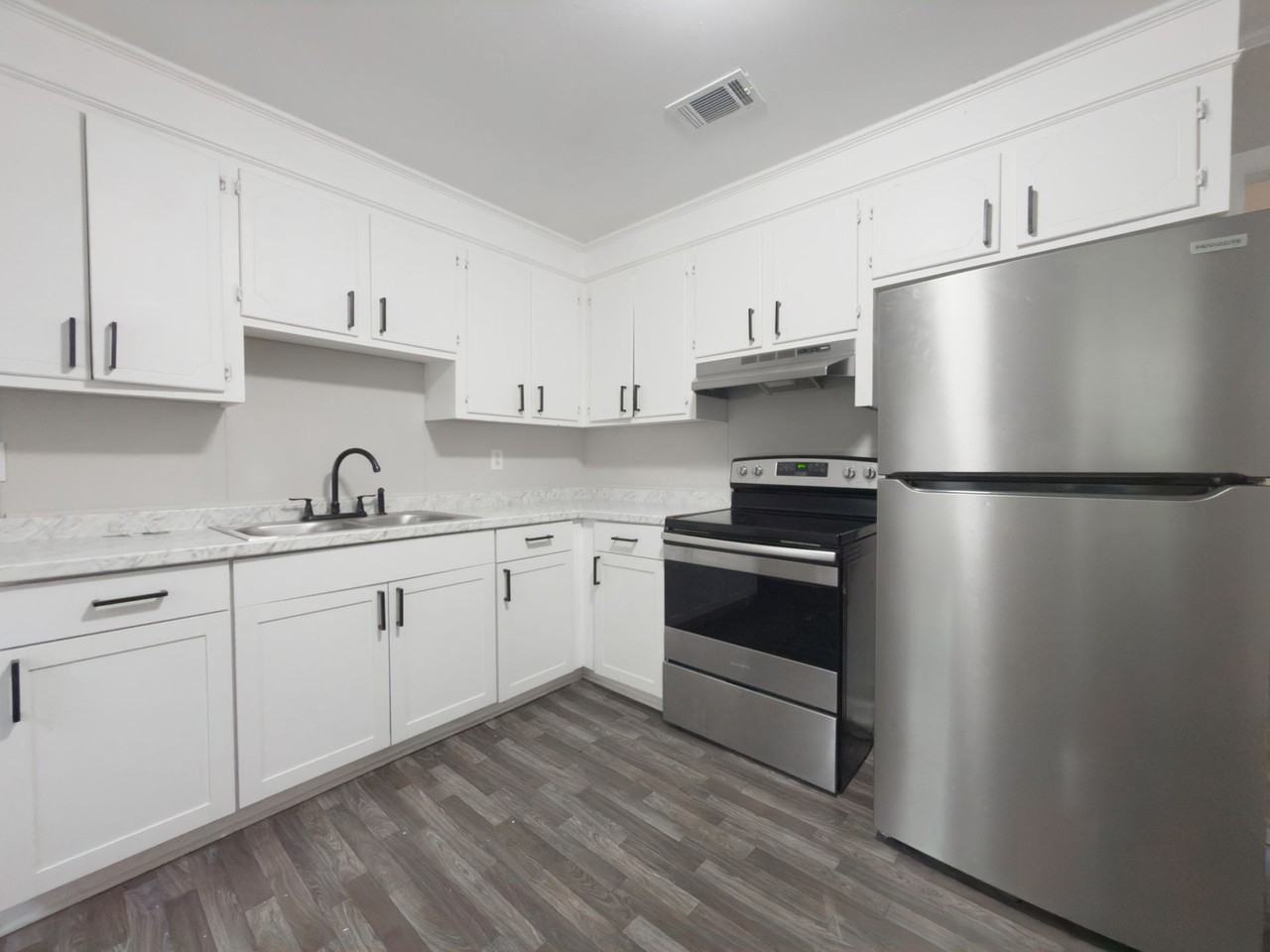 1533 N Avalon Triplex - Photo 3 of 16