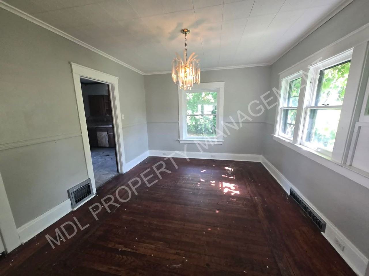 1814 Congress Ave - Photo 4 of 11