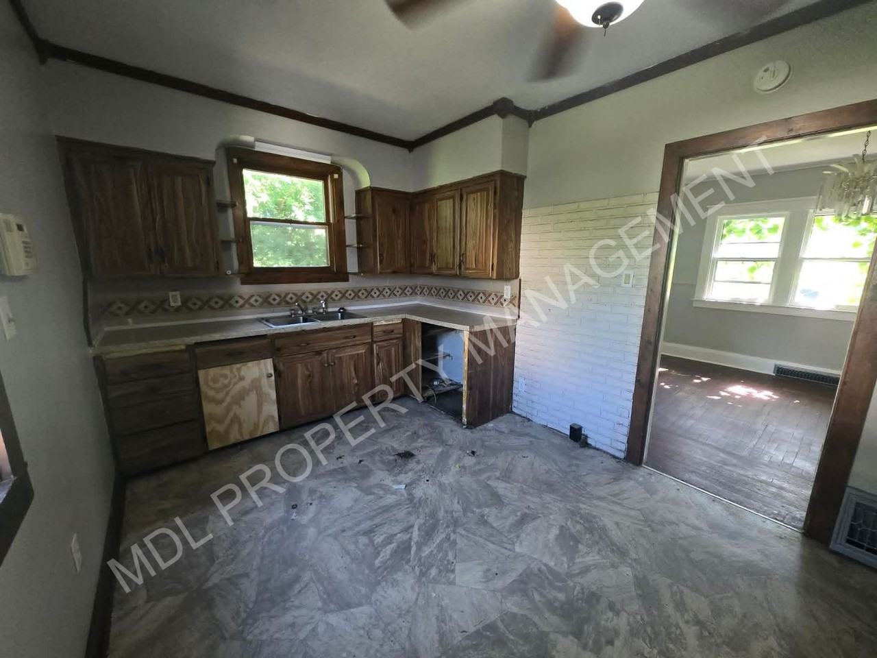 1814 Congress Ave - Photo 7 of 11