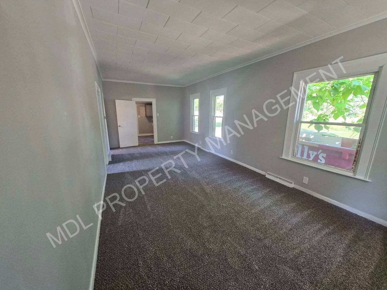 707 Lee St - Photo 2 of 7