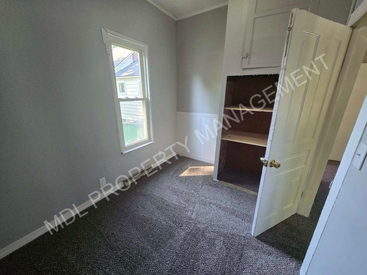 707 Lee St - Photo 3 of 7