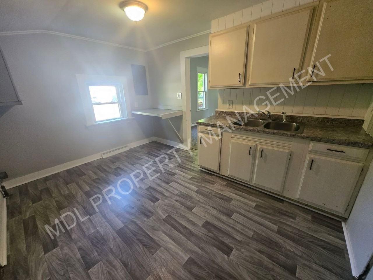707 Lee St - Photo 6 of 7