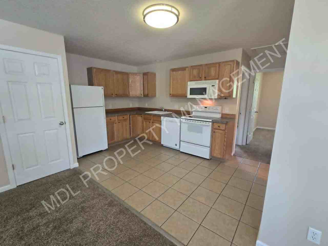 704 E Union St - Photo 2 of 14